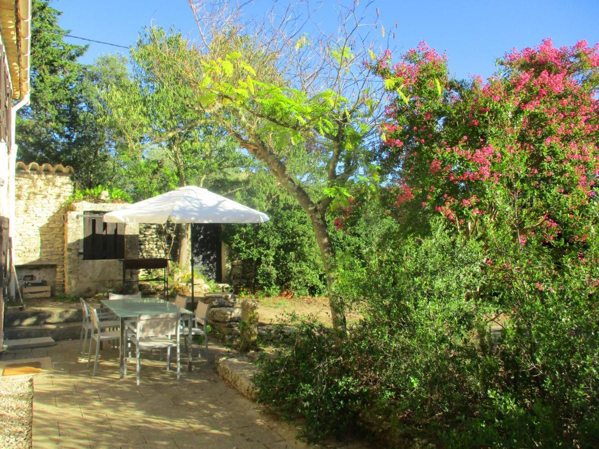 Le Mas Des Lilas Uzes Ngoại thất bức ảnh